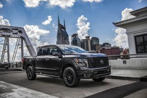 Nissan Titan SL Midnight Edition Crew Cab 2017 года
